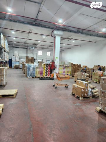 מחסנים, אריאל