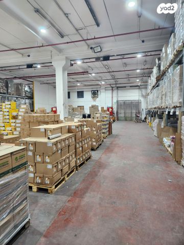 מחסנים, אריאל