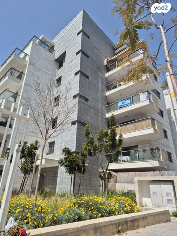 שרה אהרונסון 17