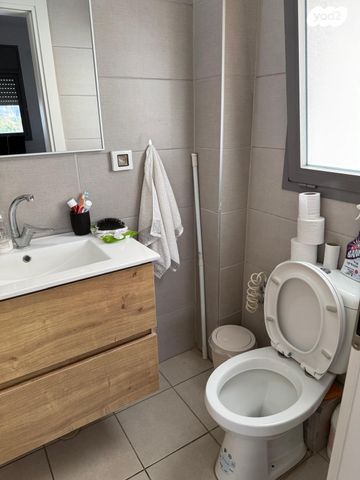 דירה, אריק איינשטיין, הרקפות, ראשון לציון