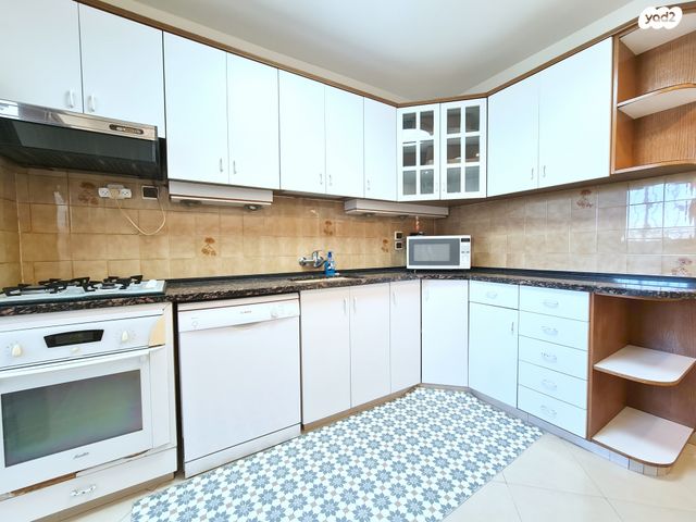 דירה, מקס נורדאו, בת ים