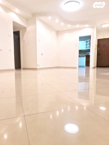 דירה, מקס נורדאו, בת ים