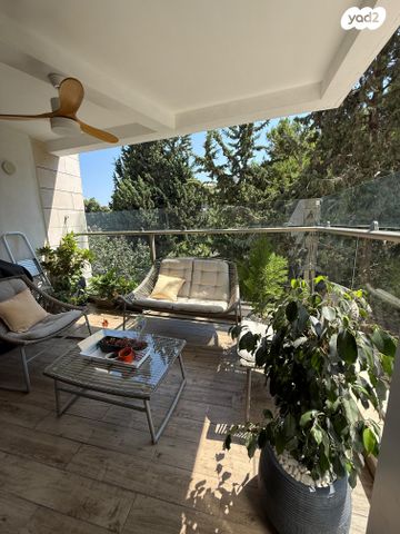 דירה, הרצליה