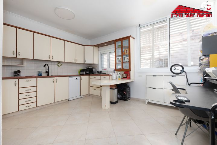 דירה, איתמר בן אב"י, רמב"ם, ראשון לציון