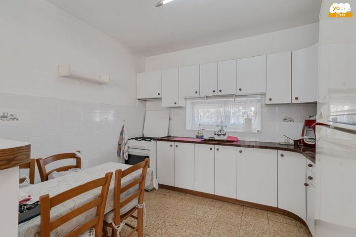 דירה, איתמר בן אב"י, רמב"ם, ראשון לציון