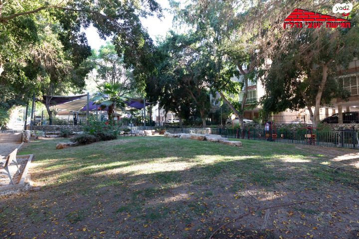 דירה, איתמר בן אב"י, רמב"ם, ראשון לציון