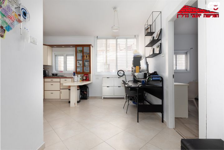 דירה, איתמר בן אב"י, רמב"ם, ראשון לציון