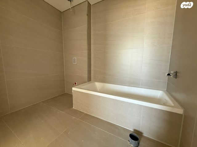 דירה, שדרות בן אב"י 42, נוף הטיילת, נתניה