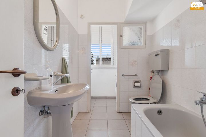 דירה, איתמר בן אב"י, רמב"ם, ראשון לציון