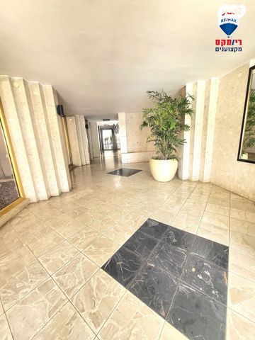 דירה, הגיבורים, חדרה