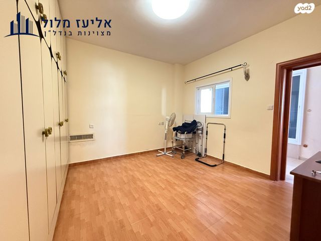 דירה, רחל המשוררת, דרום מערב ותיק, בת ים