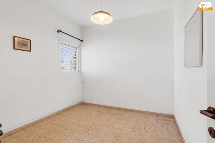 דירה, איתמר בן אב"י, רמב"ם, ראשון לציון