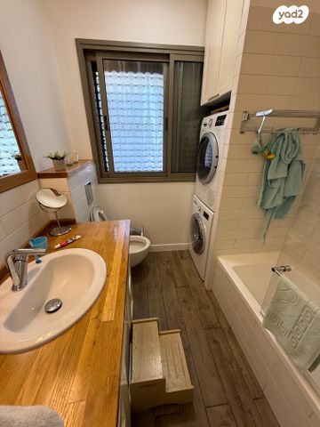 דירה, הרצליה