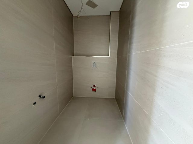 דירה, שדרות בן אב"י 42, נוף הטיילת, נתניה