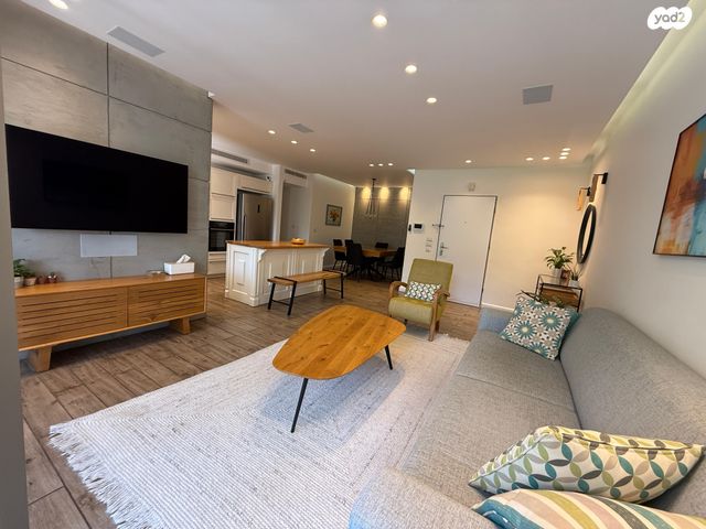 דירה, הרצליה