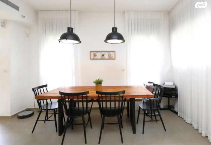 דו משפחתי, ד"ר הוגו הסנר, גדרה