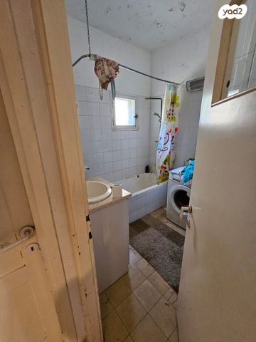 דו משפחתי, עקיבא אטינגר, קרית היובל, ירושלים