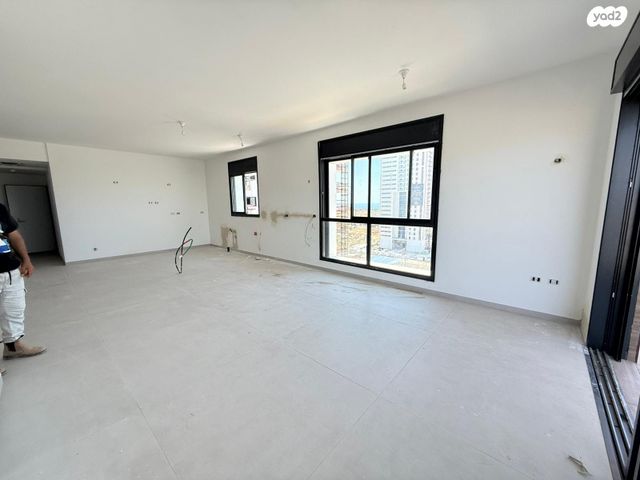 דירה, שדרות בן אב"י 42, נוף הטיילת, נתניה