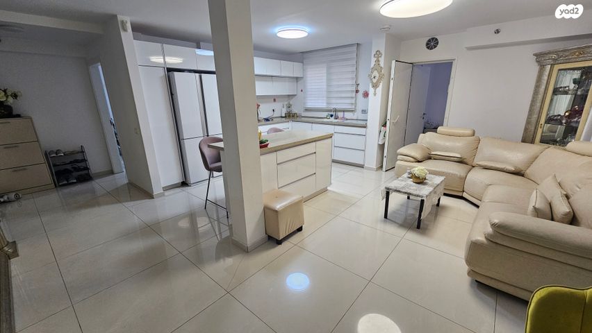 דירת גן, חולון