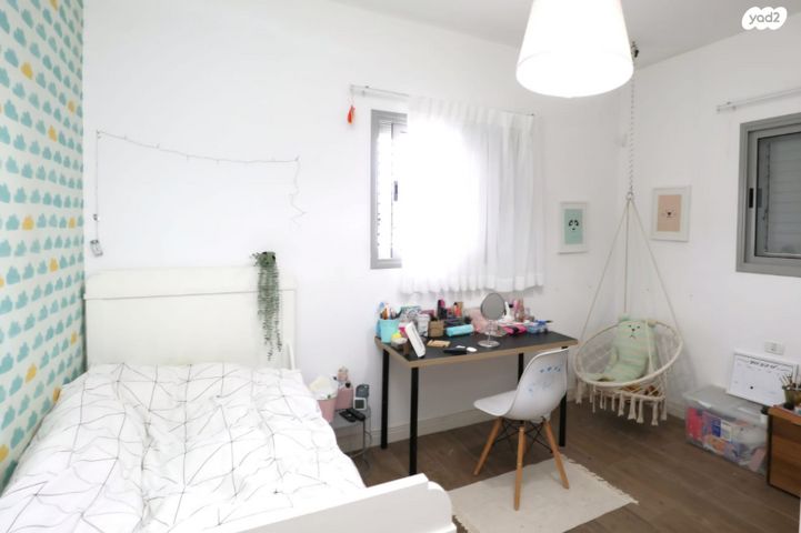 דו משפחתי, ד"ר הוגו הסנר, גדרה