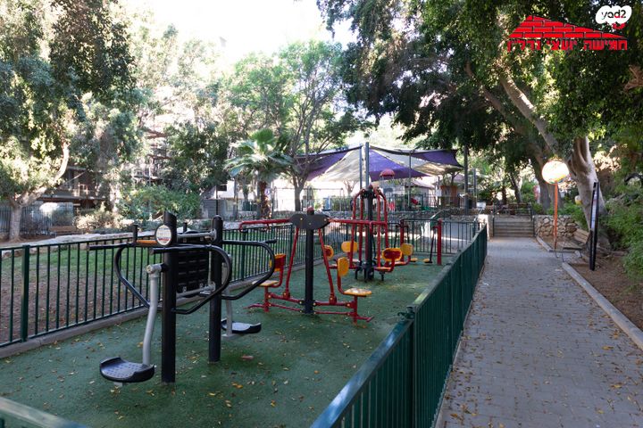 דירה, איתמר בן אב"י, רמב"ם, ראשון לציון