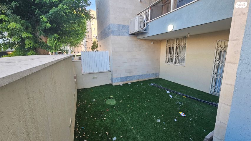 דירת גן, חולון