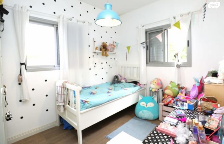 דו משפחתי, ד"ר הוגו הסנר, גדרה