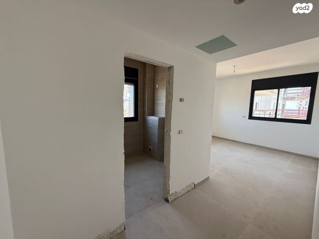 דירה, שדרות בן אב"י 42, נוף הטיילת, נתניה