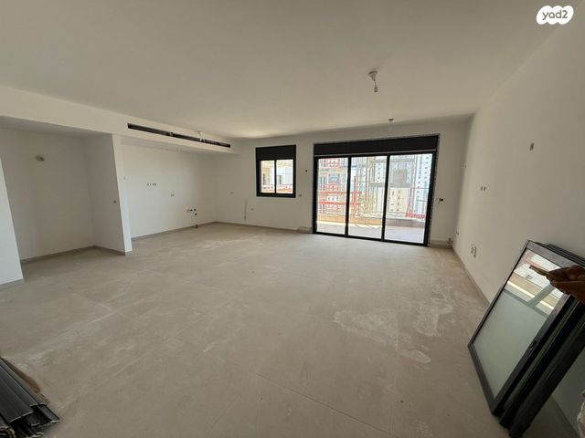 דירה, שדרות בן אב"י 42, נוף הטיילת, נתניה