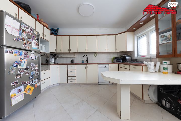 דירה, איתמר בן אב"י, רמב"ם, ראשון לציון