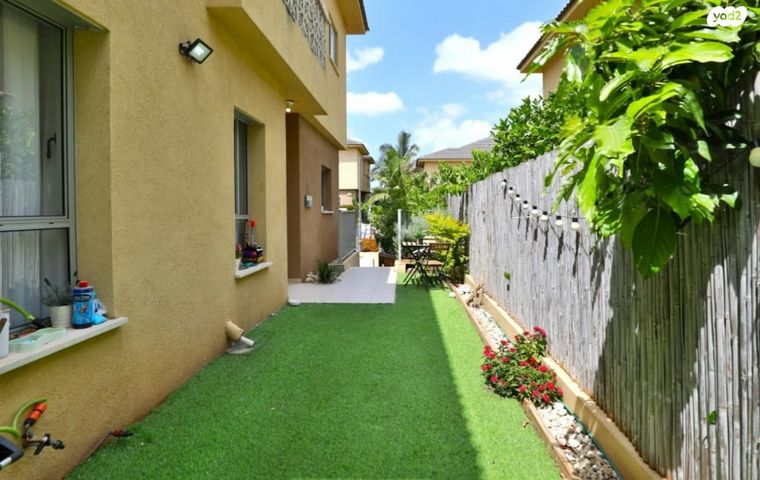 דו משפחתי, ד"ר הוגו הסנר, גדרה