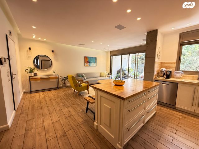 דירה, הרצליה