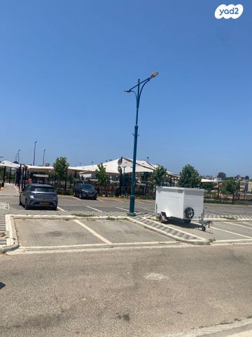 דו משפחתי, שכונה 11, תל מונד