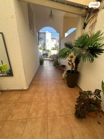 דו משפחתי, התאנה, מרכז שפירא