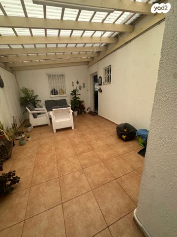 דו משפחתי, התאנה, מרכז שפירא