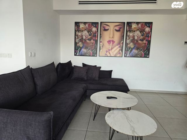 דירה, אריק איינשטיין, הרקפות, ראשון לציון