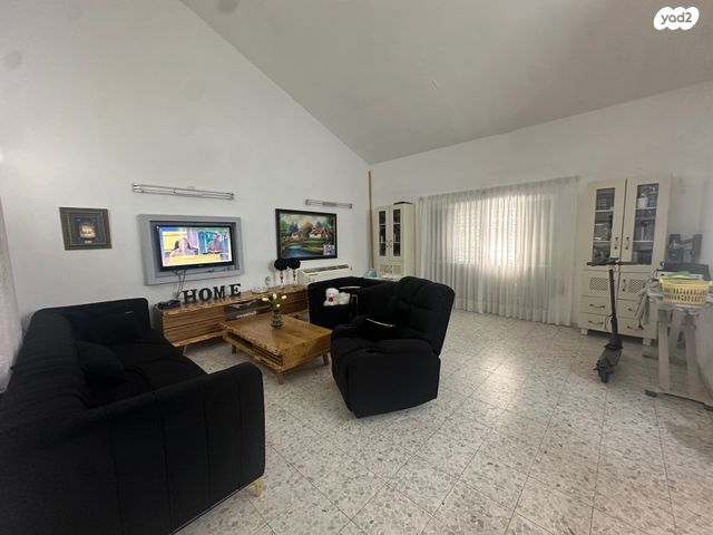 דו משפחתי, התאנה, מרכז שפירא