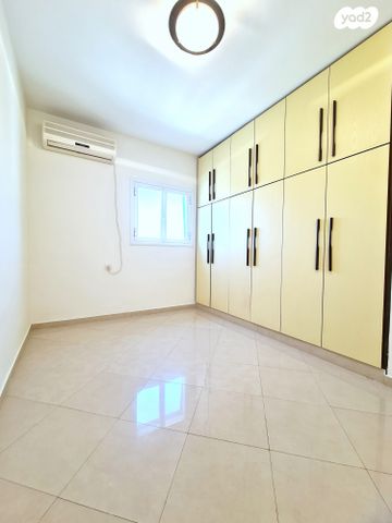 דירה, מקס נורדאו, בת ים