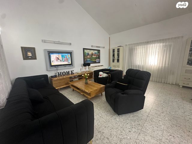 דו משפחתי, התאנה, מרכז שפירא