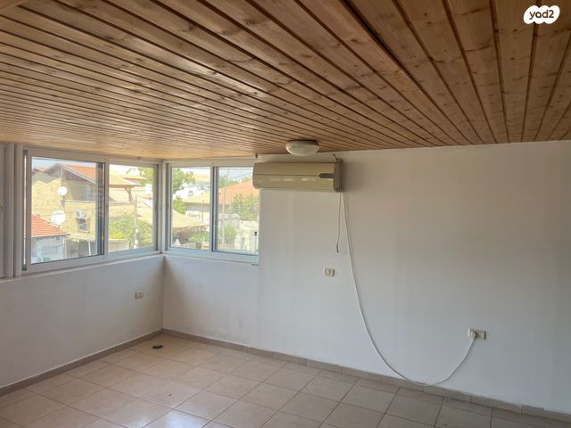 דו משפחתי, קרית מלאכי