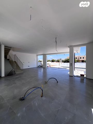 דו משפחתי, אבן יהודה