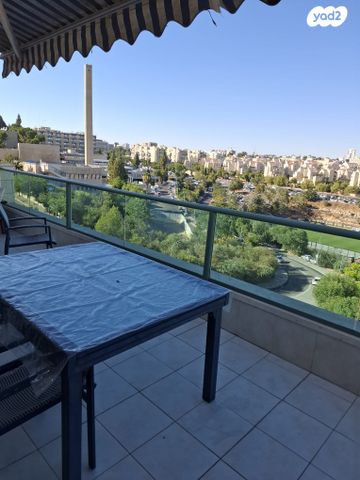 א.י. שחראי 