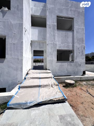 דו משפחתי, אבן יהודה