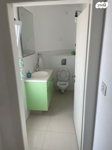 דו משפחתי, קרית מלאכי