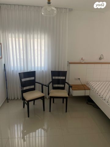 דו משפחתי, קרית מלאכי