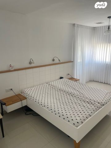 דו משפחתי, קרית מלאכי