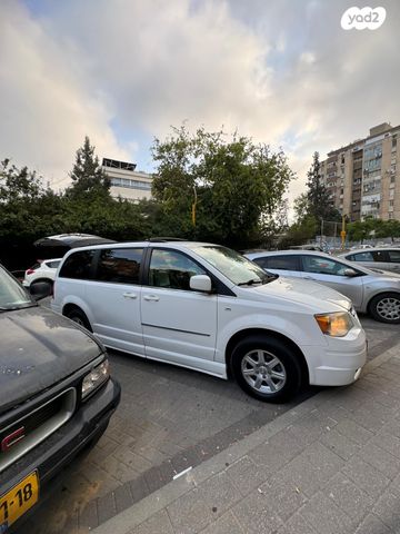 מודעת רכב קרייזלר גראנד וויאג'ר