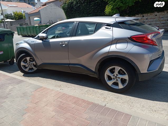 מודעת רכב טויוטה C-HR