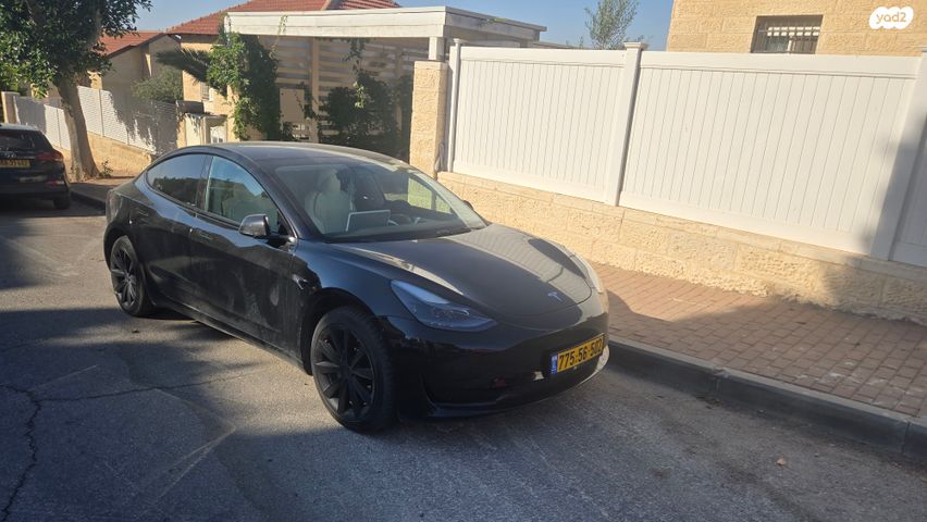 מודעת רכב טסלה מודל 3