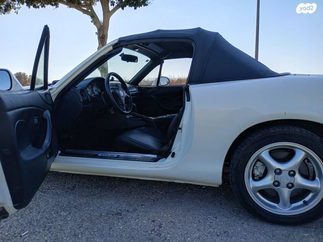 מודעת רכב מאזדה MX-5